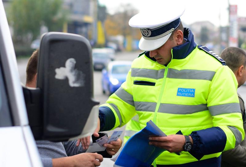 Politist amenda permis conducere.jpeg