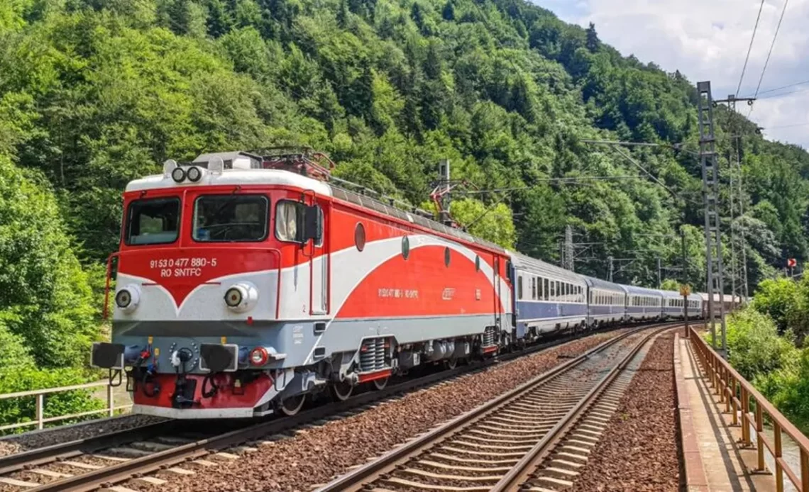 Https www.economedia.ro wp content uploads 2023 04 cfr calatori tren 1024x498